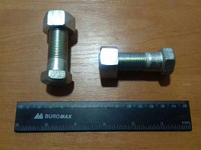 Болт крепления поворотного круга  с гайкой М18х1,5х55 (МАЗ)