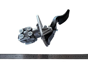 Кран тормозной главный 2-х контурный подпедальный нового образца с педалью (MR)